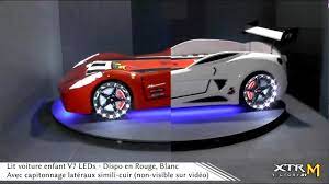 C'est une façon pour les parents de les garder bien près d'eux, sous. Lit Enfant Voiture De Course V7 Avec Led Et Telecommande Youtube