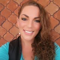 Holly Vernon's Instagram, Twitter & Facebook