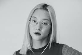 Christine Sun Kim remporte le prix international d'art contemporain 2022