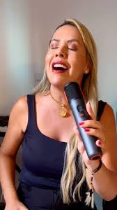 Ensaiando…e gravando… e divertindo…. Aquele cover, porque “sextou”!,  #coversong #sertanejotop #maiaraemaraisa #narcisista