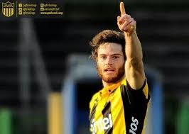 Nahitan nández (nahitan michel nández acosta, born 28 december 1995) is a uruguayan footballer who plays as a centre midfield for italian club cagliari. 25 Nahitan Nandez Club Atletico Penarol Atleta Futbol Capitan