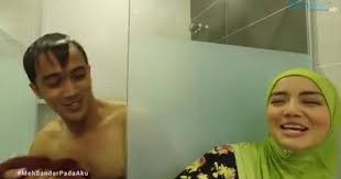 Related image of pelakon meh sandar pada aku. Mira Filzah Aliff Aziz Buat Apa Tu Di Bilik Mandi Apa Dua Orang Ni Buat Kat Bilik Mandi Siap Aliff Aziz Tayang Badan Depan Mira Filzah Tu Mira Tu Segan Silu