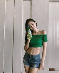 29 Pictures Of Blackpink Jennie S Hot Abs You Should Not Miss Blackpink Fashion Black Pink Blackpink Jennie