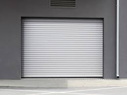 Qui puoi trovare box prefabbricati per il tuo giardino scegliendo tra i nostri prodotti i garage e box auto prefabbricati in legno da utilizzare anche come magazzino prefabbricato per fare i lavori di casa in tranquillità. Porte De Garage A Enroulement Motorisee Artens Essentiel H 200 X L 240 Cm Leroy Merlin