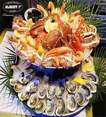 Keep Cool And Faites Le Plein D Iode Et De Vitamines Le Soleil Va Bien Finir Par Revenir A Antibes Seafoodantibes Fruits De Mer Antibes Albert 1er