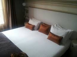 Così i due mariti, su consiglio anche di don ignazio. Letto A 3 Piazze