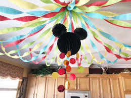 Por una determinada razón, mickey y sus amigos le tienen que hacer un regalo sorpresa. Cheap Diy For A Mickey Mouse Clubhouse Party La Casa De Mickey Mouse Cumpleanos De Mickey Mouse Fiesta De Mickey