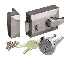 Euroart georgian lever latch,lock,bathroo door handles in polished brass finish. Night Latch Lock For Front Doors With Brushed Chrome Finish Handle King Uk