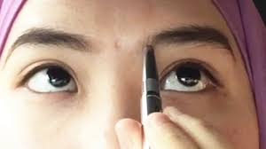 Ulama islam bersepakat bahawa mengubah ciptaan allah dengan tanpa sebarang tujuan adalah haram. Cara Makeup Kening Simple Saubhaya Makeup