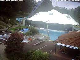 Abends kommt es in velbert immer mal wieder zu regenschauern bei werten von 7 bis zu 9°c. Webcam Velbert Parkbad Velbert