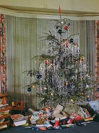 Christmas Tinsel Icicles Google Search Tinsel Christmas Tree Old Fashion Christmas Tree Vintage Christmas Photos