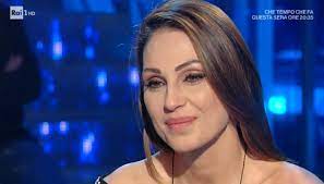 1 374 533 tykkäystä · 46 995 puhuu tästä. Domenica In Anna Tatangelo In Lacrime Per La Foto Dei Genitori Dilei