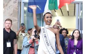 Reigning miss universe zozibini tunzi alongside nicki teplitz hosted the national costume show at this year's miss universe competition. Gallery Zozibini Tunzi Home For The First Time As Miss Universe
