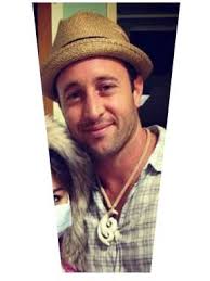 AlexOLoughlin and the Fish Hook Necklace