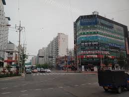 공개된 사진 속에는 그가 시크하게 포즈를 취하고 있는 모습이다. 20190715 ì¶œê·¼ê¸¸ í'ê²½ Luminaryhmo Steem Goldvoice Club