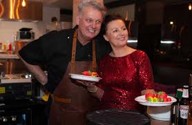 Hero brinkman was born on 29 december, 1964 in almelo, netherlands, is a politician, police discover hero brinkman's biography, age, height, physical stats, dating/affairs, family and career. Barbecuefreak Hero Brinkman Opent Eigen Restaurant Foto Ad Nl