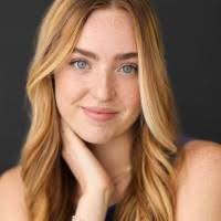 Sarah Gingras's Instagram, Twitter & Facebook