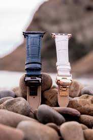 The Classic Combination Of The Black And White Leather Bands For Apple Watch Is Great F Apple Watch Bands Leather Apple Watch Leather Apple Watch Leather Strap