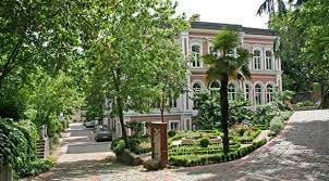 Yıldız teknik üniversitesi yıldız yerleşkesi, beşiktaş'ta bulunmaktadır. Yildiz Teknik Universitesi Erdogan Icin Bosaltiliyor