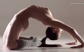 When i got there i had a quick look around and saw that his bedroom door was open and his girlfriend (25) was sleeping. Regina Blat Trains Her Acrobatic Skills Being Absolutely Naked