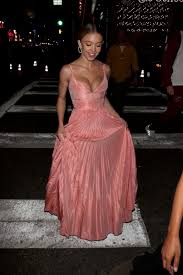 Sydney sweeney as snake a faded television actor and his stunt double strive to achieve fame and success in the film industry during the final years of holly. Sydney Sweeney Cleavage 6 Sawfirst