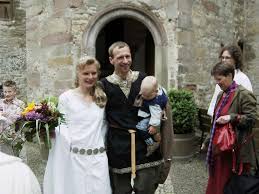 Mittelalter hochzeitskleid grühzeitskleid kurz oder lang. Brautkleid Mittelalter Mels Gewaenderey