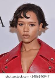 Taylor russell : résultats (148) d'images libres de droits, de photos de  stock et d'illustrations