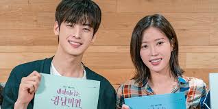 He studied abroad in china, and he's currently enlisted in the military. omg, what an amazing family! Allkpop On Twitter My Id Is Gangnam Beauty Stars Lim Soo Hyang Cha Eun Woo To Guest On Knowing Brothers Https T Co Qgprkzt0sc