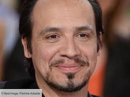 Dès l'âge de dix ans, il compose ses premières mélodies. Alexandre Astier Fruit D Un Adultere L Acteur De Kaamelott Evoque Sa Mere Et Ses Deux Amants Femme Actuelle Le Mag