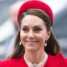 Kate Middleton kisses Princess Anne during touching moment at Commonwealth  Day service