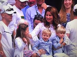 Roger federer makes a rare foray into his player's box to embrace his family and team after winning a seventh cincinnati title. Jonathan Scott On Twitter Late Breaking Wimbledon Best Dressed The Federer Twins Lenny And Leo Https T Co 5x1jjglyua