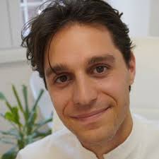 Salve,da qualche anno soffro di problemi di reflusso gastro-esofageo in  particolare durante la n