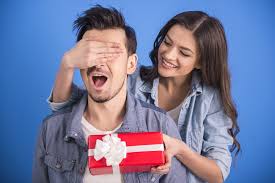 Hari jadinya dah dekat, anniversary kahwin pun tak lama lagi. Kado Apa Yang Cocok Untuk Pacar Berikut 10 Rekomendasi Kado Yang Unik