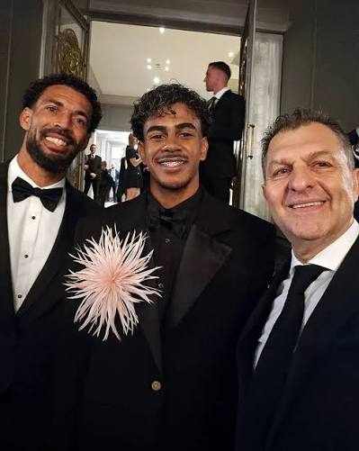 Aníbal Mosa y Vozinha disfrutan de la Gala del Balón de Oro con las estrellas del futbol mundial... ⚪⚫🏆