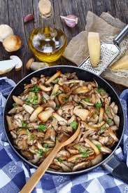 Poelee De Cepes Aux Herbes Fraiches Recette Recettes De Cuisine Cuisiner Des Cepes Cepes