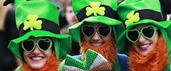 La festa di san patrizio, anche nota come saint patrick's day, è una festa religiosa molto sentita sopratutto in irlanda ma che viene festeggiata in tutto il mondo. San Patrizio L Irlanda Si Tinge Di Verde Angloamerican Studio