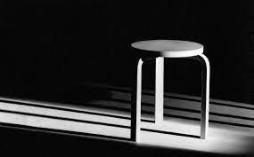 設計迷的床邊故事 one chair is enough 讓人想傳承百年的alvar aalto 代表作 stool 60 mot times線上誌 modernist furniture stool stool design