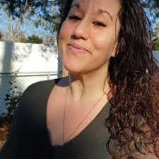 Lauren Navarra's Instagram, Twitter & Facebook