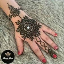 Black And White Henna Design Pin By Maina No Pin Limits On Henna Designs Mendhi Tattoo Simple Henna Beautiful Henna Designs