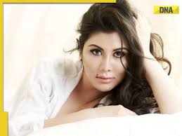 Meet woman, daughter of a billionaire, who gave up inheritance worth Rs  2500 crore to marry a commoner, her father is..., she is now..