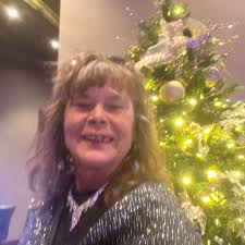 Can I put a parrot in with budgies?