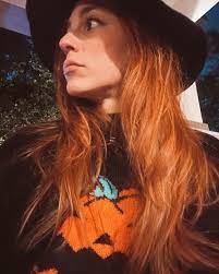 Shannon Gibbons's Instagram, Twitter & Facebook