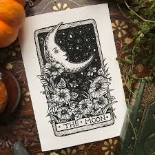 The sun and the moon tarot considers universal archetypes and cultural symbols, and also incorporates the artist's own personal symbols. Sun And Moon Tarot Card Drawing Novocom Top