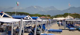 The coast of forte dei marmi is lined with bagni or beach clubs, each with perfectly manicured sand, colorful umbrellas, and cheery changing rooms. Forte Dei Marmi Italy Oliver Guide