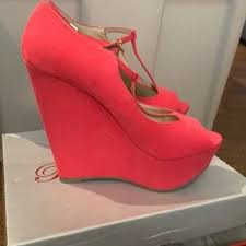 Almond toe reinforced with a beige braided rope detail, heel notch with lining. Breckelles Shoes Breckelles Mexico Style Platform Wedge Sandals Poshmark