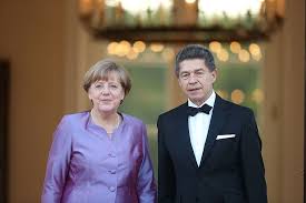 Merkel was born angela dorothea kasner on 17 july 1954 in hamburg. Angela Merkel A 66 Ans Son Histoire D Amour Incroyable Avec Son Mari Joachim Sauer