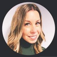 Lisa Trainor's Instagram, Twitter & Facebook