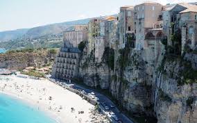 Repubblica italiana reˈpubːlika itaˈljaːna), is a country consisting of a continental part, delimited by the alps. Tropea Village Le Plus Beau D Italie Lepetitjournal Com