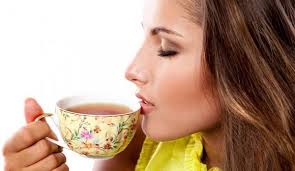 Teh chamomile adalah teh herbal ringan yang sering digunakan untuk efek menenangkan dan kemampuannya untuk menenangkan gangguan perut ringan. Teh Chamomile Untuk Bayi Berusia Empat Bulan Sifat Yang Berguna Dan Kontraindikasi Chamomile