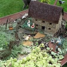 Diana S Clever Ideas With Flea Market Finds Miniature Garden Flea Market Gardening Miniature Fairy Gardens